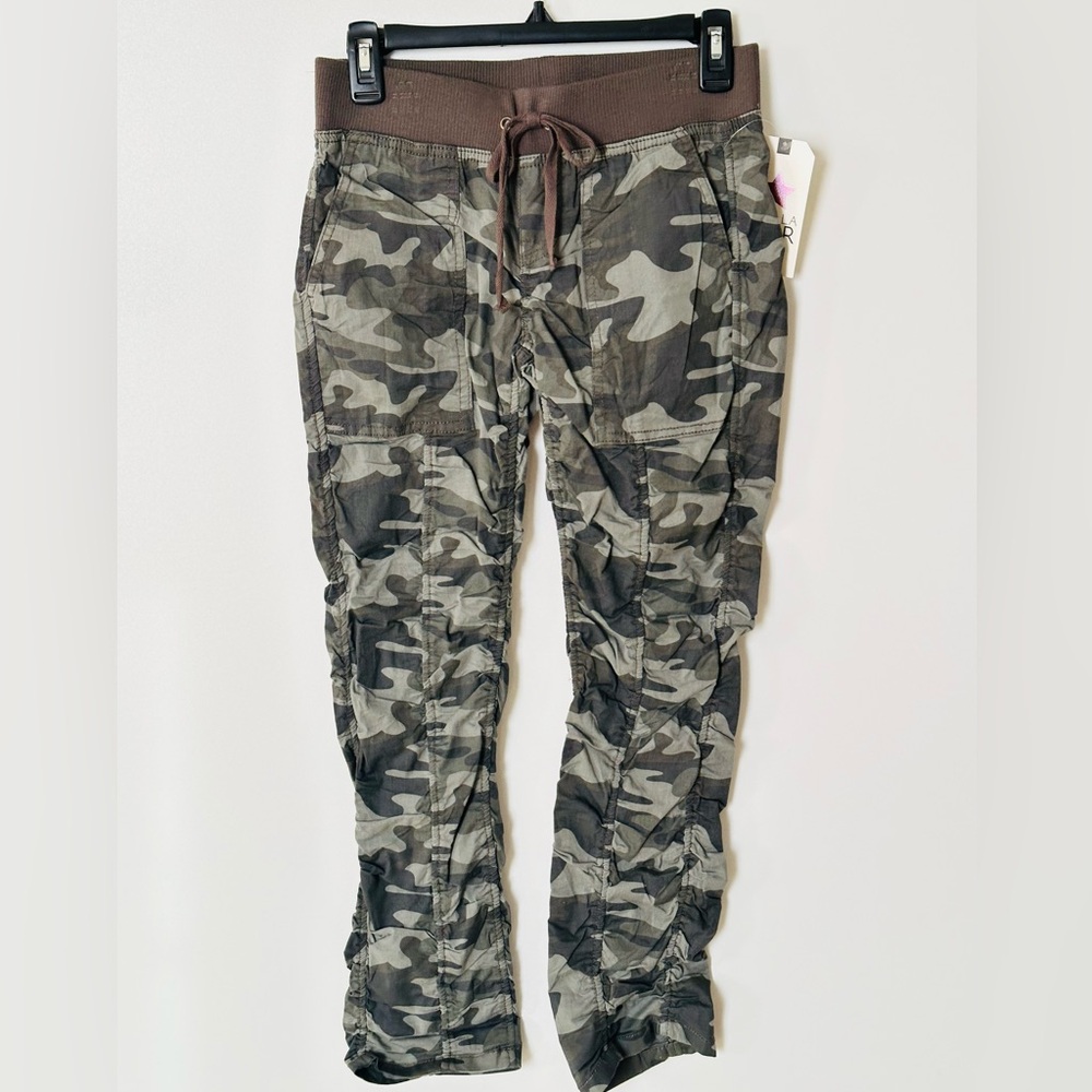 NWT Vanilla Star Women’s Juniors Camouflage Cargo Pants - Brown and Green